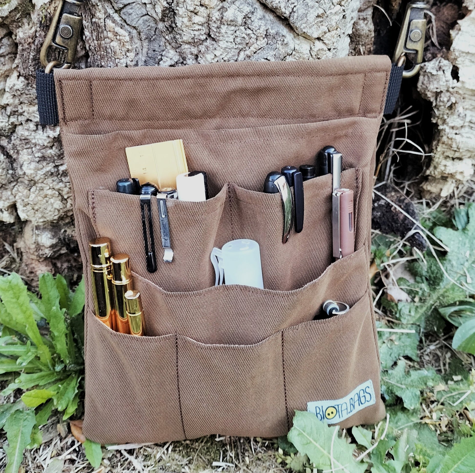 Bolso riñonera para dibujo urban sketching color marrón